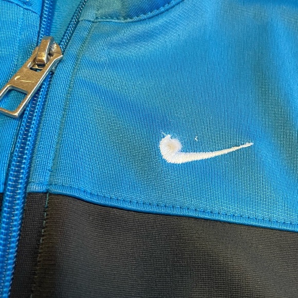 Nike - Picture 3 of 4